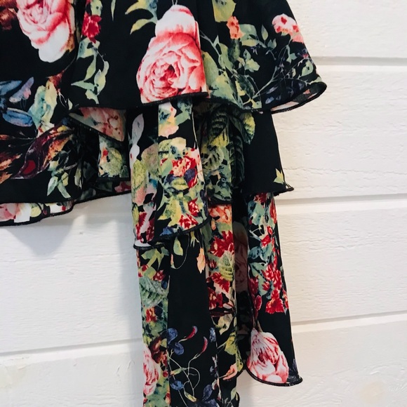 - LF Black Floral Ruffle Crop Top - Picture 6 of 9